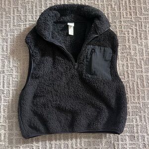 H&M black Sherpa vest size XS versatile vest with pockets size XS S oversized
